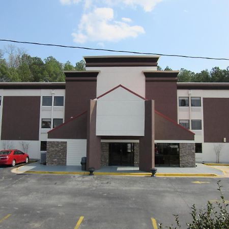 Quality Inn & Suites Near Six Flags East Atlanta Exterior photo