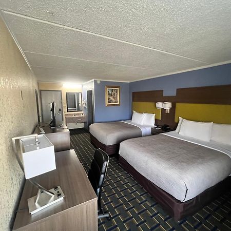 Quality Inn & Suites Near Six Flags East Atlanta Exterior photo