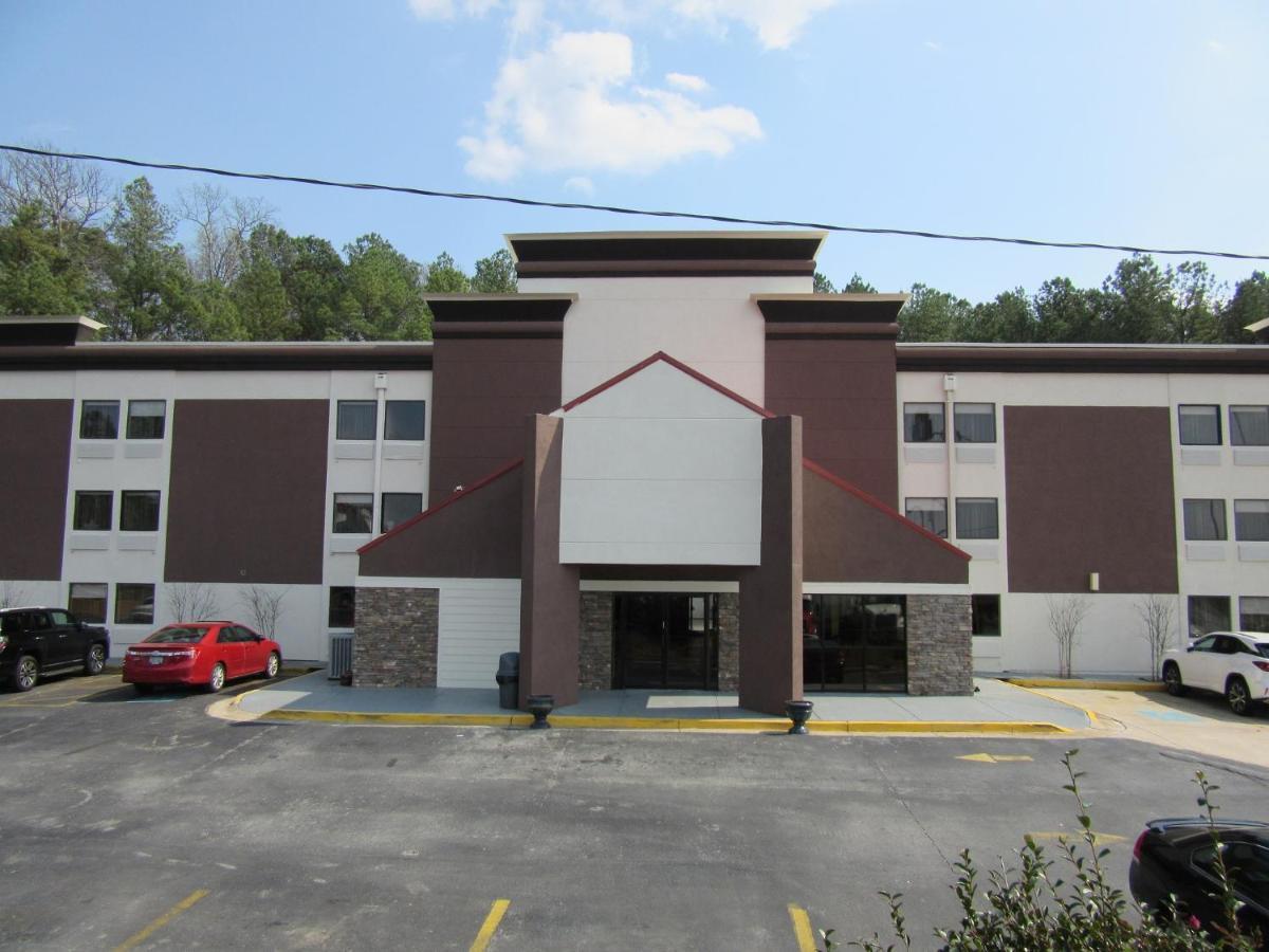 Quality Inn & Suites Near Six Flags East Atlanta Exterior photo