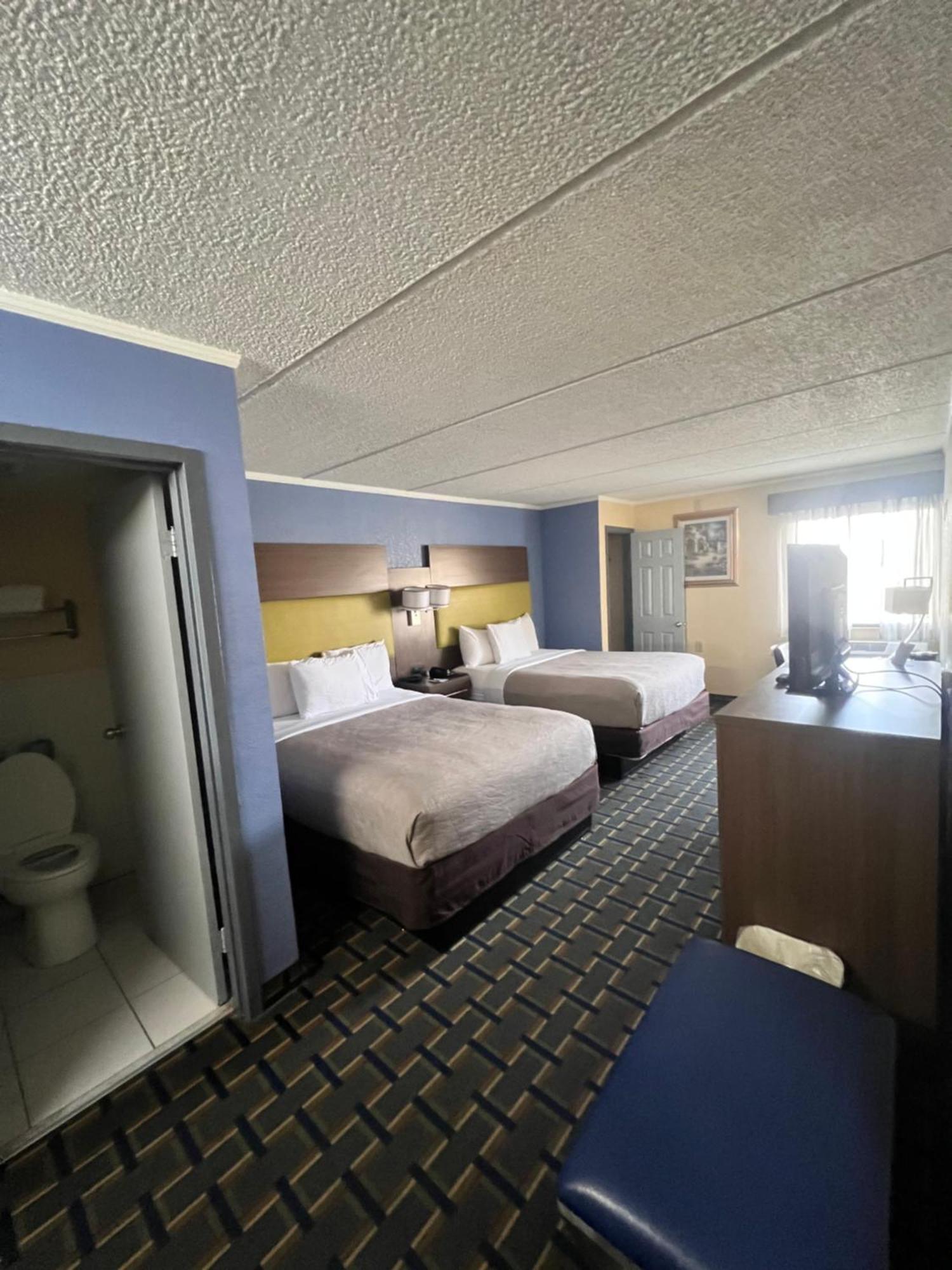 Quality Inn & Suites Near Six Flags East Atlanta Exterior photo